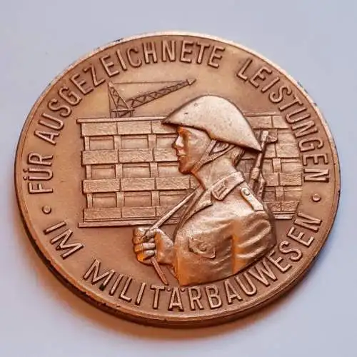 DDR NVA Medaille Für ausgezeichnete Leistungen im Miltärbauwesen in Bronze