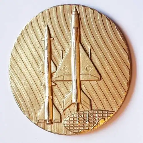 DDR NVA Medaille Luftstreitkräfte goldfarben