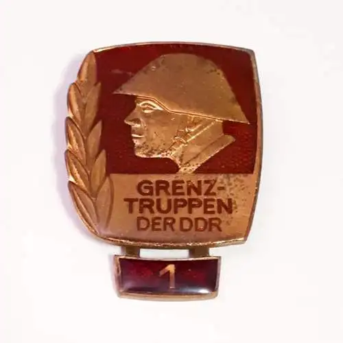DDR Grenztruppen Bestenabzeichen 1981-1985 mit Verleihungszahl 1