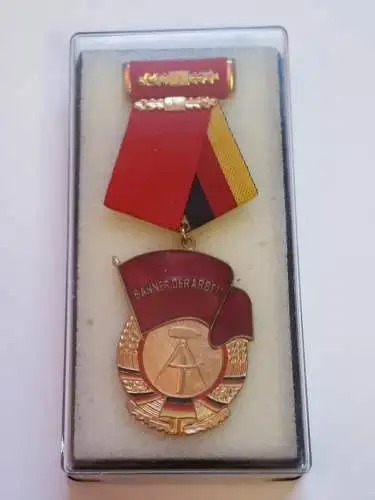 DDR Orden Banner der Arbeit im Etui