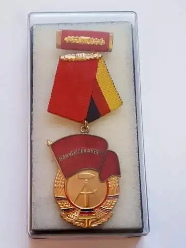 DDR Orden Banner der Arbeit im Etui