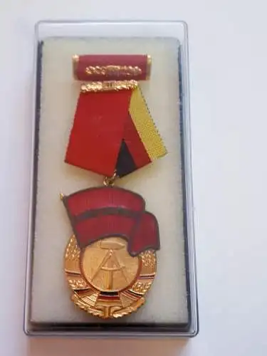 DDR Orden Banner der Arbeit im Etui