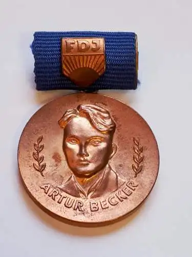 DDR FDJ Medaille Artur Becker in Bronze