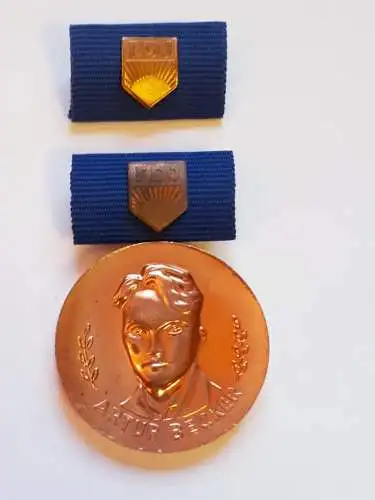 DDR FDJ Medaille Artur Becker in Bronze ohne Etui