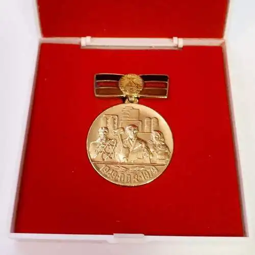 DDR Medaille Für Verdienste bei der Gründung und Festigung der DDR mit Etui