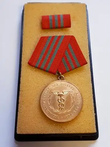 DDR Verdienstmedaille der Zollverwaltung der DDR gold