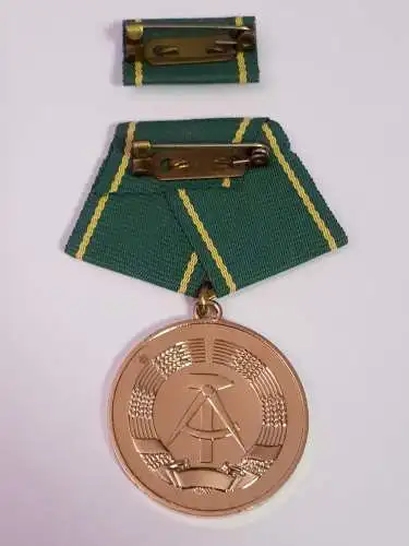 DDR Medaille Für treue Dienste in der Zollverwaltung der DDR 30 Jahre