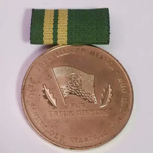 DDR Medaille Freiwilliger Helfer beim Schutz der Staatsgrenze der DDR 30 Jahre