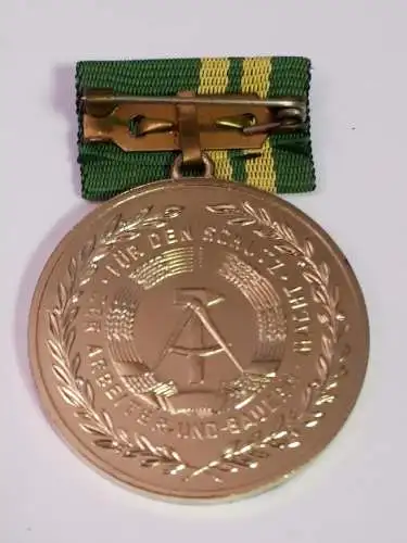 DDR Medaille Freiwilliger Helfer beim Schutz der Staatsgrenze der DDR 30 Jahre