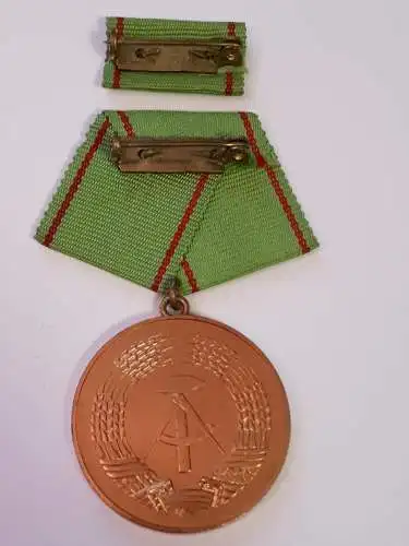 DDR Medaille Grenztruppen Für vorbildlichen Grenzdienst Nr.132 d