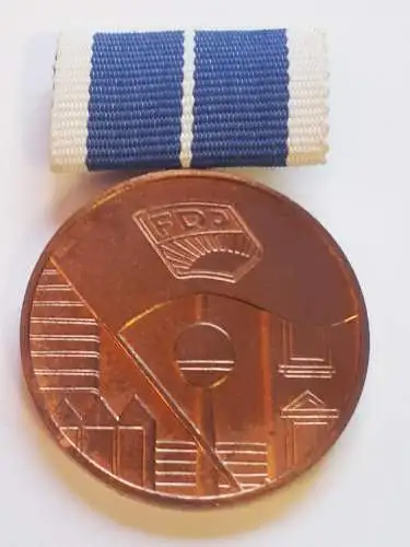 DDR Medaille Für Verdienste am zentralen Jugendobjekt FDJ-Initiative Berlin 