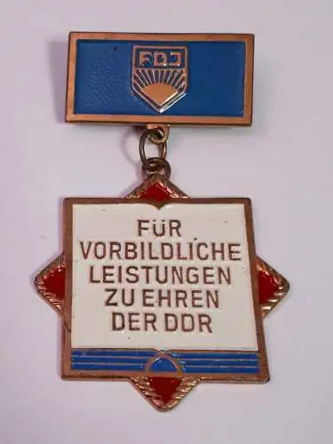 DDR FDJ Abzeichen Für vorbildliche Leistungen zu Ehren der DDR