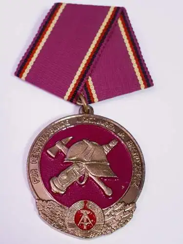 DDR MdI Feuerwehr Medaille Für hervorragende Leistungen im Brandschutz