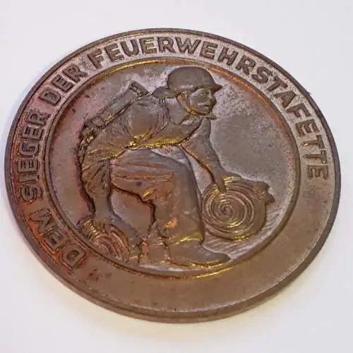 DDR Feuerwehr Medaille Dem Sieger der Feuerwehrstafette in Gold