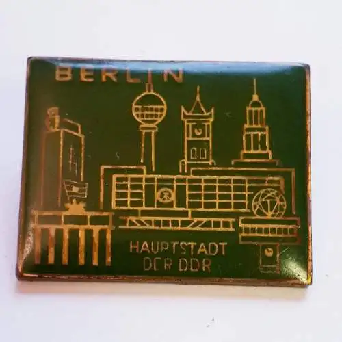 DDR Abzeichen Berlin Hauptstadt der DDR