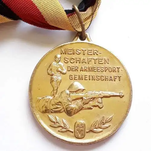 DDR Medaille Meisterschaften der Armeesportgemeinschaft gold