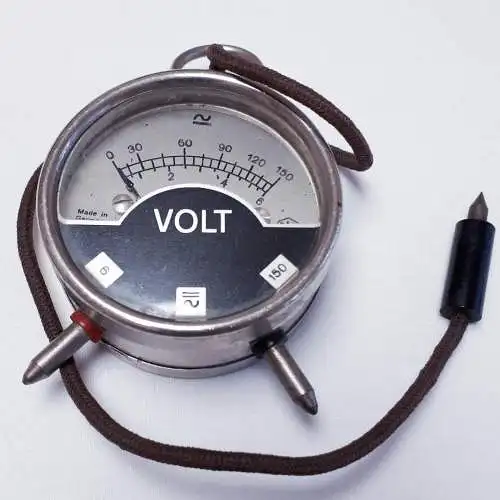 Altes Voltmeter