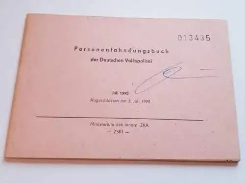 Personenfahndungsbuch der Deutschen Volkspolizei - Juli 1990