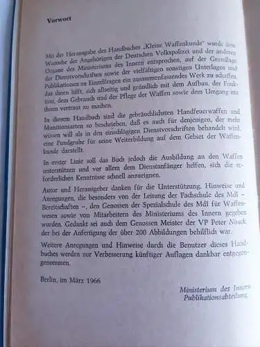 Arthur Schneider: Kleine Waffenkunde. 