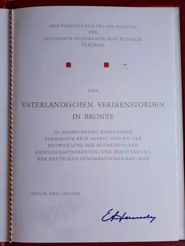 Urkunde und Mappe für Vaterländischen Verdienstorden in Bronze