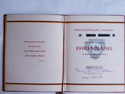 Verleihungsurkunde mit Mappe SV Dynamo Verleihungsjahr 1957