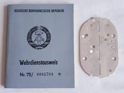 DDR NVA Wehrdienstausweis mit Erkennungsmarke