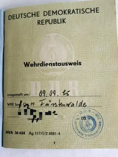 DDR NVA Wehrdienstausweis mit Erkennungsmarke