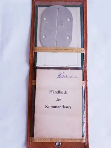 DDR NVA Handbuch des Kommandeurs plus Erkennungsmarke (blanko)