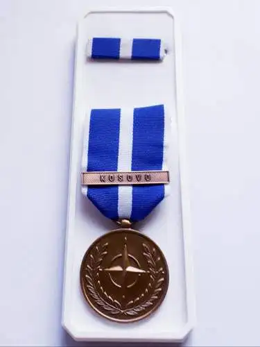 Bundeswehr NATO Medaille KFOR im Etui