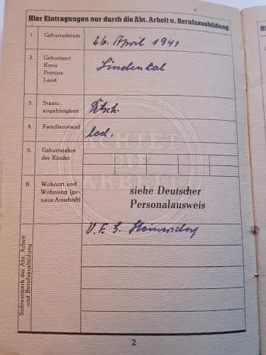  DDR Arbeitsbuch mit einigen Eintragungen