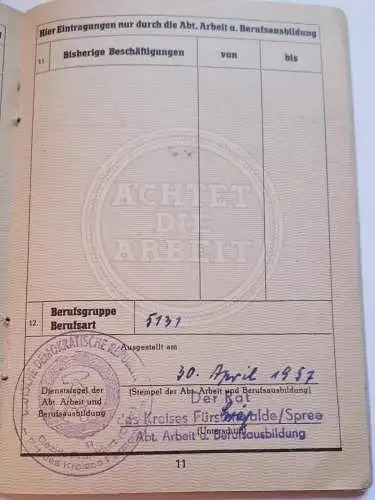  DDR Arbeitsbuch mit einigen Eintragungen
