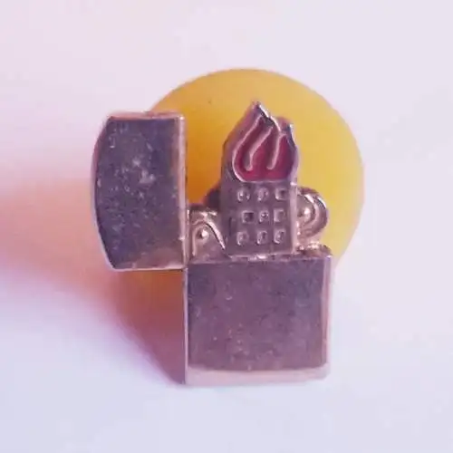 Pin Anstecker Motiv Feuerzeug