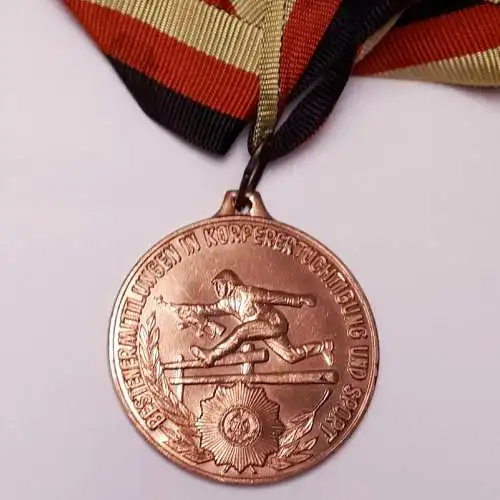 DDR MdI Medaille Bestenermittlungen in Körperertüchtigung und Sport 