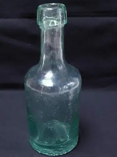 Glasflasche Wolff und Calmberg Berlin