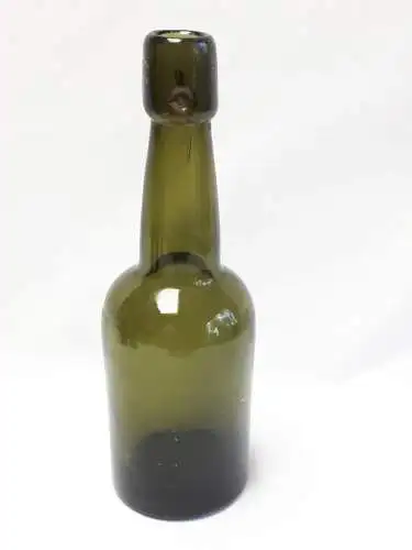 Glasflasche Grünglas ohne jedwede Markierung