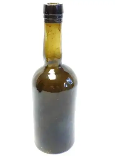 Alte Glasflasche ohne jedwede Markierung