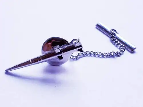 Krawattennadel mit Kette Motiv Rakete (Flarak)