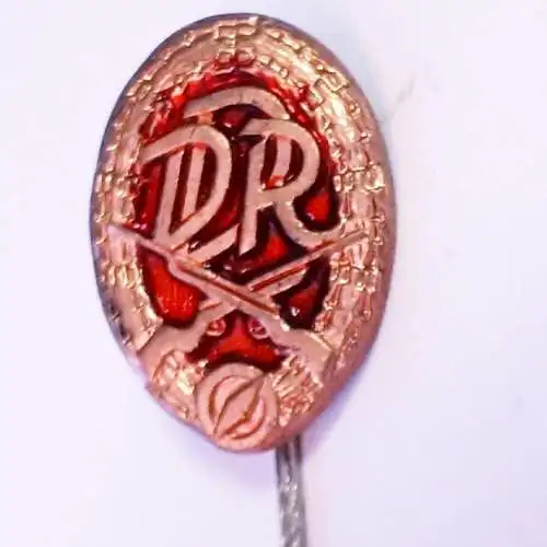 DDR GST Gesellschaft für Sport und Technik Leistungsabzeichen Mehrkampf Nadel in Bronze lackiert