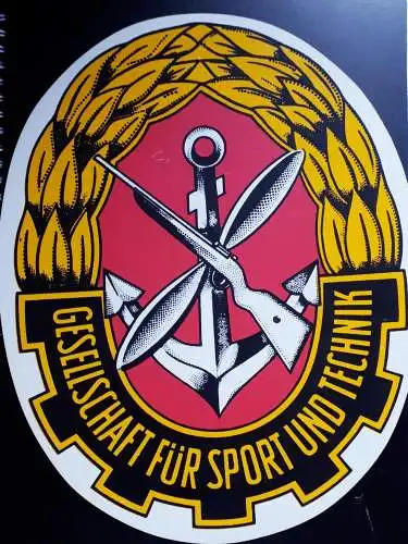 DDR GST Gesellschaft für Sport und Technik Emblem aus Pappe