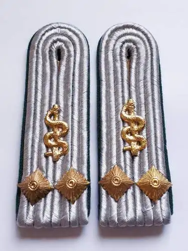 DDR NVA Schulterklappen Rückwärtiger Dienst Leutnant medizinischer Dienst