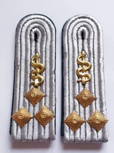 DDR NVA Schulterklappen Rückwärtiger Dienst Oberleutnant medizinischer Dienst