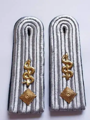 DDR NVA Schulterklappen Rückwärtiger Dienst Unterleutnant medizinischer Dienst