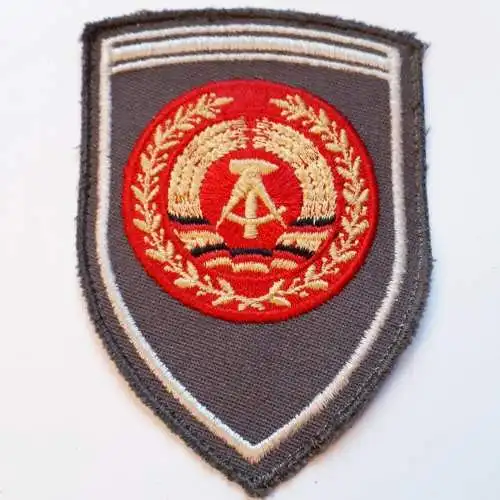 DDR NVA Ärmelabzeichen Fähnrich