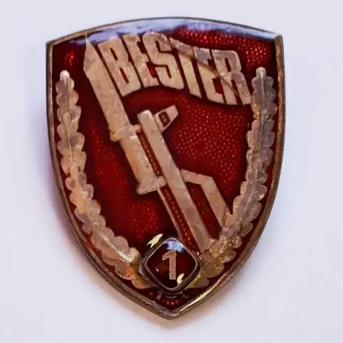 DDR NVA Bestenabzeichen mit Verleihungszahl 1 
