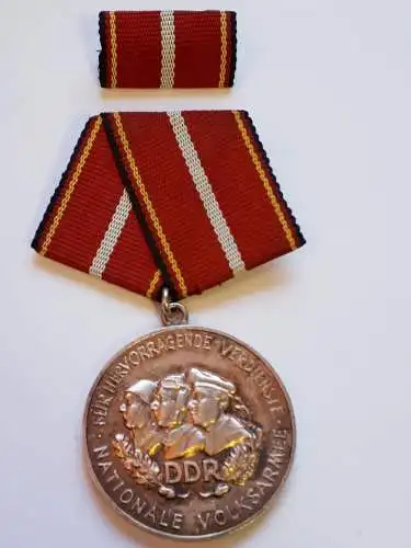 DDR NVA Medaille Für hervorragende Verdienste Nationale Volksarmee