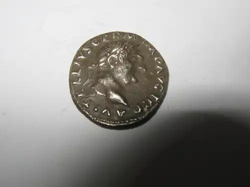 Vitellius, mit seinen Kindern, 69. Denar (Silber, 18 mm, 3, 32 g,)Rom, ca. Ende April – 20. Dezember 69