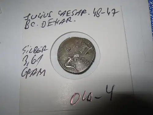 Julius Caesar AR Denar. Militärische Münzstätte bewegt sich mit Caesar, 48-47 v. Chr.
