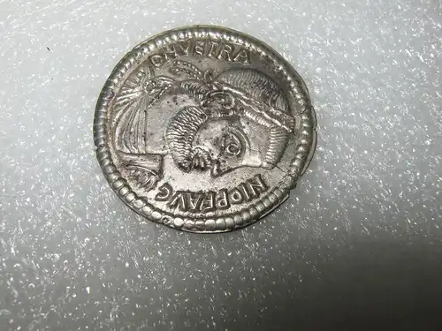 Vetranio, 350 n. Chr. Schweres Miliarense ( 5,60  g). Mzst. Siscia. Vs.: D N VETRANIO P F AVG,