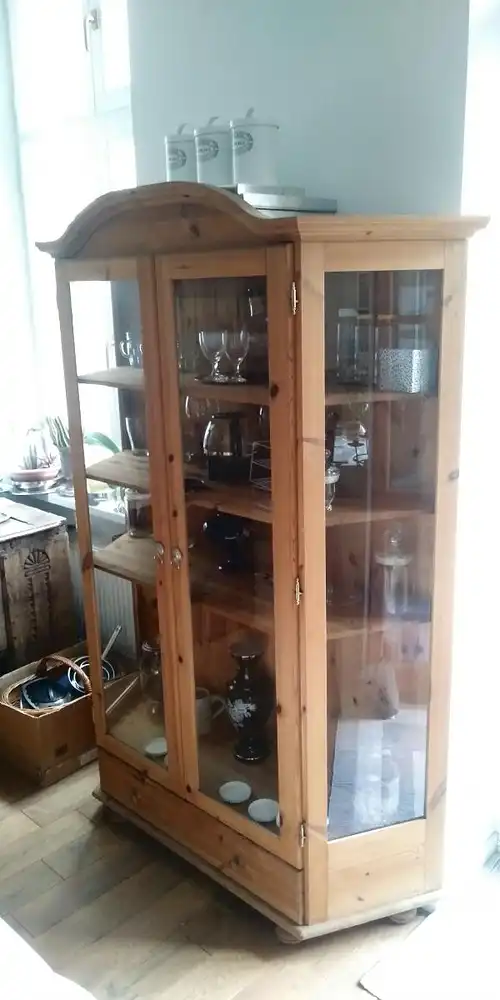 Schrank Vitrine Kieferholz mit Glaselementen 0