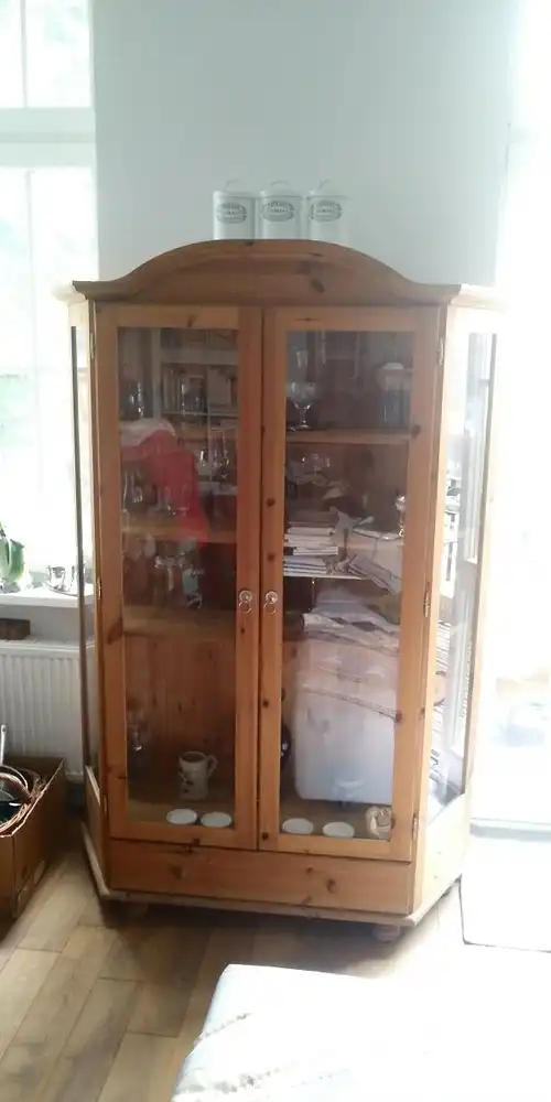 Schrank Vitrine Kieferholz mit Glaselementen 1
